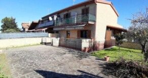 Morena appartamento bilivelli con giardino